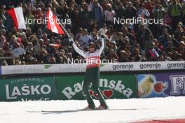 15.03.2008, Planica, Slovakia (SLO): Andreas Widhoelzl  (AUT) says good buy - FIS world ski jumping, team HS215, Planica (SLO). www.nordicfocus.com. c Furtner/NordicFocus. Every downloaded picture is fee-liable.