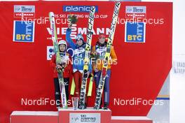 26.01.2014, Planica, Slovenia (SLO): Sara Takanashi (JPN), Irena Iraschko-Stolz (AUT), Carina Vogt (GER) - FIS world cup ski jumping ladies, individual HS95, Planica (SLO). www.nordicfocus.com. © Mandl/NordicFocus. Every downloaded picture is fee-liable.