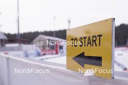 17.03.2016, Khanty-Mansiysk, Russia (RUS): Event Feature: A track sign leads the athletes to the start -  IBU world cup biathlon, training, Khanty-Mansiysk (RUS). www.nordicfocus.com. © Manzoni/NordicFocus. Every downloaded picture is fee-liable.