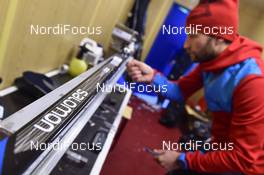 25.11.2016, Ruka, Finland (FIN): Salomon Technician working on ski   - FIS world cup cross-country, training, Ruka (FIN). www.nordicfocus.com. © THIBAUT/NordicFocus. Every downloaded picture is fee-liable.