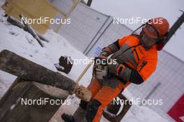 09.03.2018, Kontiolahti, Finland (FIN): Event Feature: Chainsaw artist in the public area of Kontiolahti -  IBU world cup biathlon, training, Kontiolahti (FIN). www.nordicfocus.com. © Manzoni/NordicFocus. Every downloaded picture is fee-liable.