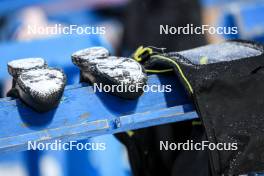 03.12.2023, Oestersund, Sweden, (SWE): Event Feature: Ski boots cover shoes - IBU World Cup Biathlon, pursuit women, Oestersund (SWE). www.nordicfocus.com. © Manzoni/NordicFocus. Every downloaded picture is fee-liable.