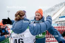 25.11.2023, Ruka, Finland (FIN): Rosie Brennan (USA) with Matt Whitcom, head coach of US Ski Team - FIS world cup cross-country, 10km, Ruka (FIN). www.nordicfocus.com. © Modica/NordicFocus. Every downloaded picture is fee-liable.