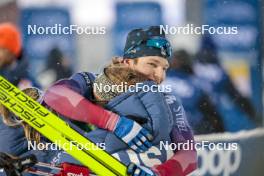 09.12.2023, Oestersund, Sweden (SWE): James Clinton Schoonmaker (USA) hugging Rosie Brennan (USA) - FIS world cup cross-country, individual sprint, Oestersund (SWE). www.nordicfocus.com. © Modica/NordicFocus. Every downloaded picture is fee-liable.