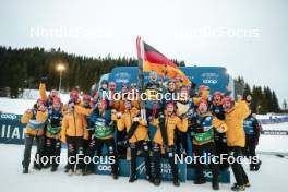 17.12.2023, Trondheim, Norway (NOR): Victoria Carl (GER) with her Team - FIS world cup cross-country, 10km, Trondheim (NOR). www.nordicfocus.com. © Modica/NordicFocus. Every downloaded picture is fee-liable.
