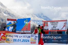 16.12.2023, Ramsau, Austria (AUT): Signs from fans - FIS world cup nordic combined men, compact HS98/7.5km, Ramsau (AUT). www.nordicfocus.com. © Volk/NordicFocus. Every downloaded picture is fee-liable.