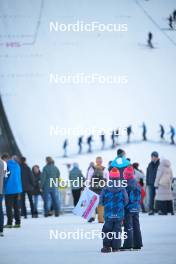 30.12.2023, Garmisch, Germany (GER): feature: kids, fans, „WIRmachenDRUCK“ - FIS world cup ski jumping women, individual HS142, Garmisch (GER). www.nordicfocus.com. © Reichert/NordicFocus. Every downloaded picture is fee-liable