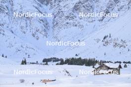 10.12.2023, Bad Gastein, Austria (AUT): athletes at the bridge feature: - Ski Classics Bad Gastein Criterium - Bad Gastein (AUT). www.nordicfocus.com. © Reichert/NordicFocus. Every downloaded picture is fee-liable.
