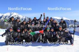 14.03.2024, Canmore, Canada (CAN): Lisa Vittozzi (ITA),  Samuela Comola (ITA), Hannah Auchentaller (ITA), Beatrice Trabucchi (ITA), Jonne Kahkonen (FIN), coach Team Italy, (l-r) - IBU World Cup Biathlon, trophies, Canmore (CAN). www.nordicfocus.com. © Manzoni/NordicFocus. Every downloaded picture is fee-liable.
