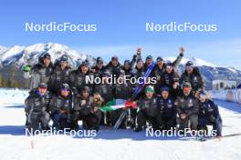14.03.2024, Canmore, Canada (CAN): Lisa Vittozzi (ITA), Samuela Comola (ITA), Hannah Auchentaller (ITA), Beatrice Trabucchi (ITA), Jonne Kahkonen (FIN), coach Team Italy, (l-r) - IBU World Cup Biathlon, trophies, Canmore (CAN). www.nordicfocus.com. © Manzoni/NordicFocus. Every downloaded picture is fee-liable.