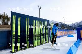 14.03.2024, Canmore, Canada (CAN): Event Feature: worker preparing the ski area - IBU World Cup Biathlon, sprint women, Canmore (CAN). www.nordicfocus.com. © Manzoni/NordicFocus. Every downloaded picture is fee-liable.
