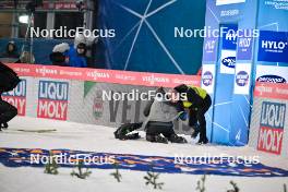 06.01.2024, Bischofshofen, Austria (AUT): feature: security catch a fan, who reached the finish area - FIS world cup ski jumping men, four hills tournament, individual HS142, Bischofshofen (AUT). www.nordicfocus.com. © Reichert/NordicFocus. Every downloaded picture is fee-liable.