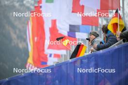 22.02.2024, Oberstdorf, Germany (GER): feature: spectators waiting - FIS world cup ski jumping men, training, Oberstdorf (GER). www.nordicfocus.com. © Reichert/NordicFocus. Every downloaded picture is fee-liable