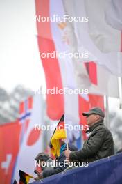 22.02.2024, Oberstdorf, Germany (GER): feature: spectators waiting - FIS world cup ski jumping men, training, Oberstdorf (GER). www.nordicfocus.com. © Reichert/NordicFocus. Every downloaded picture is fee-liable