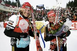 Biathlon - IBU Biathlon World Final 2007, 12.5 km mass start women, 18.03.2007 - Khanty Mansiysk (RUS): left Kati Wilhelm (GER) - winner of mass start worldcup, Andrea Henkel (GER) - winner total worldcup 2007
