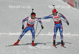 Biathlon - IBU Biathlon World Championchips 2007 relay men 4x7,5 km, 10.02.2007 - Antholz/Anterselva (ITA): Dmitri Iarochenko (RUS) hands to Nikolay Kruglov (RUS)
