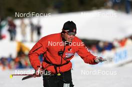 Biathlon - IBU Biathlon World Championchips 2007 pursuit men 12.5 km, 04.02.2007 - Antholz/Anterselva (ITA): Canadian coach gives advices.