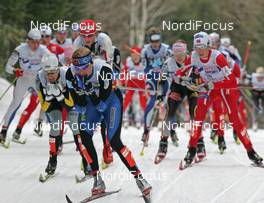 FIS Nordic World Ski Championchips - Cross Country 30 km C Mass start women - Sapporo (JPN) - 03.03.07: Group, in front Virpi Kuitunen (FIN) 