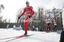 Cross-Country - FIS Nordic World Ski Championchips cross-country, menÇs 50 km classical mass start, 05.03.07 - Sapporo (JPN): Frode Estil (NOR) le, Lukas Bauer (CZE) ri
