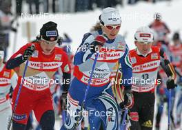 Cross-Country - FIS World Cup Cross Country  - Tour de Ski - Pursuit - Oberstdorf (GER): In front Arianna Follis (ITA), behind her Marit Bjoergen (NOR) and Manuela Henkel (GER)