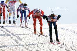 Cross-Country - FIS Nordic World Ski Championchips cross-country, relay men 4x10 km, 02.03.07 - Sapporo (JPN): Ville Nousiainen (FIN), Eldar Roenning (NOR).
