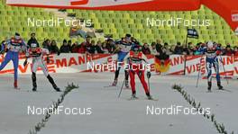 Cross-Country - FIS World Cup Cross Country  - Tour de Ski - Sprint - Free Technique - Munich (GER) - Dec 31, 2006: Final Sprint woman, left to right: Petra Majdic (SLO), Chandra Crawford (CAN), Aino Kaisa Saarinen (FIN), Marit Bjoergen (NOR), Arianna Follis (ITA)