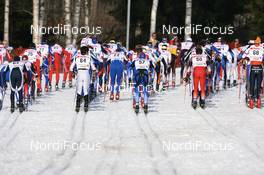 Cross-Country - FIS world cup cross-country final, pursuit men 15km/15km, 24.03.07 - Falun (SWE): the field leavs the stadium.