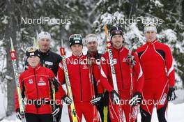 30.11.2007, Kuusamo, Finland (FIN): Austrian Ski Team: l-r: Katerina Smutna (AUT), Radim Duda (Service), Juergen, JYrgen Pinter (AUT), Bernd Raupach (AUT), Headcoach Austrian Ski Team,Thomas Stoeggl (AUT),Reinhard Neuner (Service) - FIS world cup cross-country, individual sprint, training, portrait, Kuusamo (FIN). www.nordicfocus.com. c Felgenhauer/NordicFocus. Every downloaded picture is fee-liable.