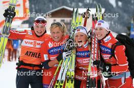 09.12.2007, Davos (SUI): l-r: Kristin Muerer Stemland (NOR), Vibeke W. Skofterud (NOR), Therese Johaug (NOR), Kristin Stoermer Steira (NOR) - FIS World Cup cross-country, relay women - Davos (SUI). www.nordicfocus.com. c Manzoni/NordicFocus. Every downloaded picture is fee-liable.