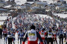 16.12.2007, Livigno, Italy (ITA): the very first uphill of LaSgambeda - Worldloppet La Sgambeda, Livigno (ITA). www.nordicfocus.com. c Felgenhauer/NordicFocus. Every downloaded picture is fee-liable.
