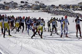16.12.2007, Livigno, Italy (ITA): leading group with the rest of the racers in the background - Worldloppet La Sgambeda, Livigno (ITA). www.nordicfocus.com. c Felgenhauer/NordicFocus. Every downloaded picture is fee-liable.