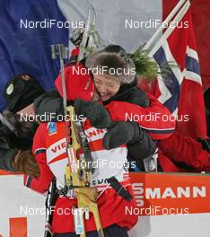 14.02.2008, Oestersund, Sweden (SWE): feature, Emil Hegle Svendsen (NOR) hugged by his wife - IBU World Championchip of Biathlon, individual men - Oestersund (SWE). www.nordicfocus.com. c Hemmersbach/NordicFocus. Every downloaded picture is fee-liable.