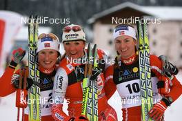 14.12.2008, Davos, Switzerland (SUI): l-r: Marit Bjoergen (NOR), Fischer, Rottefella, Swix, Petra Majdic (SLO), Fischer, Rottefella, Alpina, One Way, Celine Brun-Lie (NOR), Fischer, Rottefella, Alpina, Swix - FIS world cup cross-country, individual sprint, Davos (SUI). www.nordicfocus.com. © Manzoni/NordicFocus. Every downloaded picture is fee-liable.