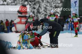 14.03.2009, Vancouver, Canada (CAN): IBU Official helps Magdalena Gwizdon (POL), Fischer, Salomon, Swix - IBU world cup biathlon, relay women, Vancouver (CAN). www.nordicfocus.com. © Manzoni/NordicFocus. Every downloaded picture is fee-liable.