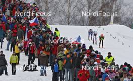 27.02.2009, Liberec, Czech Republic (CZE): feature, spectators, group, in front Tobias Angerer (GER), Rossignol, Rottefella, One Way, adidas, behind Andrus Veerpalu (EST), Fischer, Salomon, Swix, Sami Jauhojaervi (FIN), Fischer, Rottefella, Swix  - FIS nordic world ski championships, cross-country, 4x10km men, Liberec (CZE). www.nordicfocus.com. © Hemmersbach/NordicFocus. Every downloaded picture is fee-liable.