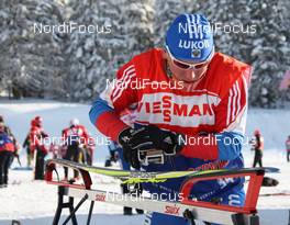 20.12.2009, Rogla, Slovenia (SLO): russian skiman prepairs race ski, feature - FIS world cup cross-country, 15km women, mass start, Rogla (SLO). www.nordicfocus.com. © Hemmersbach/NordicFocus. Every downloaded picture is fee-liable.