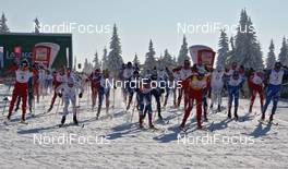 20.12.2009, Rogla, Slovenia (SLO): start, in the center: Matti Heikkinen (FIN), Fischer, Rottefella, Alpina, Exel  and Petter Northug (NOR), Fischer, Rottefella, Alpina, Ski Go, Swix   - FIS world cup cross-country, 30km men, mass start, Rogla (SLO). www.nordicfocus.com. © Hemmersbach/NordicFocus. Every downloaded picture is fee-liable.