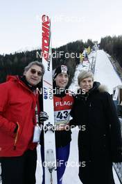 09.01.2009, Bad Mitterndorf, Austria (AUT): l-r: Klaus Leistner, …SV vice president, Wolfgang Loitzl (AUT), Atomic, Katerina Neumannova OK chief of Liberec - FIS world cup ski jumping, Qualification, Bad Mitterndorf (AUT). www.nordicfocus.com. © Furtner/NordicFocus. Every downloaded picture is fee-liable.
