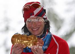 26.02.2010, Whistler, Canada (CAN): Marit Bjoergen (NOR), Fischer, Rottefella, Swix  - Olympic Winter Games Vancouver 2010, cross-country, medals, Whistler (CAN). www.nordicfocus.com. © NordicFocus. Every downloaded picture is fee-liable.