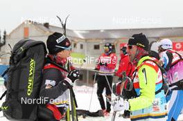 17.12.2011, Rogla, Slovenia (SLO): Devon Kershaw (CAN), Fischer, Salomon, Swix, One Way talking with his ski men before the race - FIS world cup cross-country, mass men, Rogla (SLO). www.nordicfocus.com. © Hemmersbach/NordicFocus. Every downloaded picture is fee-liable.