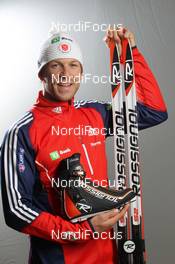 27.11.2012, Oestersund, Sweden (SWE): Lowell Bailey (USA), Rossignol, Rottefella, One Way - IBU world cup biathlon, supplier photoshooting, Oestersund (SWE). www.nordicfocus.com. © Manzoni/NordicFocus. Every downloaded picture is fee-liable.