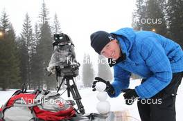 16.12.2012, Pokljuka, Slovenia (SLO): Feature: Cameraman creates a snowman - IBU world cup biathlon, mass women, Pokljuka (SLO). www.nordicfocus.com. © Manzoni/NordicFocus. Every downloaded picture is fee-liable.