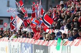 07.01.2012, Val di Fiemme, Italy (ITA): norwegian spectators - FIS world cup cross-country, tour de ski, mass men, Val di Fiemme (ITA). www.nordicfocus.com. © Hemmersbach/NordicFocus. Every downloaded picture is fee-liable.