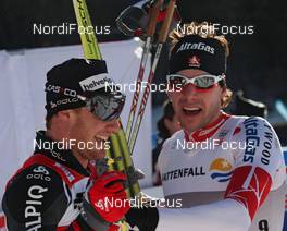 07.01.2012, Val di Fiemme, Italy (ITA): l-r: 3rd Dario Cologna (SUI), Fischer, Rottefella, Alpina, Swix, Odlo and 2nd Alex Harvey (CAN), Fischer, Salomon, Swix, One Way  - FIS world cup cross-country, tour de ski, mass men, Val di Fiemme (ITA). www.nordicfocus.com. © Hemmersbach/NordicFocus. Every downloaded picture is fee-liable.