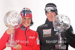 18.03.2012, Falun, Sweden (SWE): Overall World Cup Winners 2011/2012, l-r: Marit Bjoergen (NOR), Fischer, Rottefella, Swix and Dario Cologna (SUI), Fischer, Rottefella, Alpina, Swix, Odlo  - FIS world cup cross-country, cups, Falun (SWE). www.nordicfocus.com. © Hemmersbach/NordicFocus. Every downloaded picture is fee-liable.