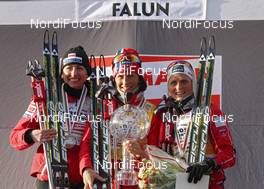 18.03.2012, Falun, Sweden (SWE): Overall World Cup Podium 2011/2012, l-r: Justyna Kowalczyk (POL), Fischer, Rottefella, Swix, Marit Bjoergen (NOR), Fischer, Rottefella, Swix, Therese Johaug (NOR), Fischer, Salomon, Swix  - FIS world cup cross-country, cups, Falun (SWE). www.nordicfocus.com. © Hemmersbach/NordicFocus. Every downloaded picture is fee-liable.