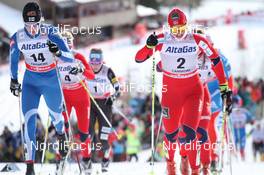 13.12.2012, Canmore, Canada (CAN): Anne Kylloenen (FIN) Fischer, Swix, Vibeke W. Skofterud (NOR), Fischer, Rottefella, Alpina, One Way, Swix  - FIS world cup cross-country, mass women, Canmore (CAN). www.nordicfocus.com. © Roycroft/NordicFocus. Every downloaded picture is fee-liable.