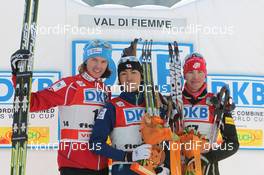 05.02.2012, Val di Fiemme, Italy (ITA): L-R: Mikko Kokslien (NOR), Fischer, Rottefella, Swix, Akito Watabe (JPN), Fischer, Rottefella, Bill Demong (USA), Atomic, Swix - FIS world cup nordic combined, individual gundersen HS134/10km, Val di Fiemme (ITA). www.nordicfocus.com. © Manzoni/NordicFocus. Every downloaded picture is fee-liable.