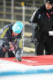 27.11.2013, Oestersund, Sweden (SWE): Biathlon Feature: volunteers try to fix the shooting mats  - IBU world cup biathlon, individual women, Oestersund (SWE). www.nordicfocus.com. © Manzoni/NordicFocus. Every downloaded picture is fee-liable.