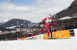 26.02.2013, Val di Fiemme, Italy (ITA):  Therese Johaug (NOR), Fischer, Swix, Salomon followed by Elizabeth Stephen (USA), Rossignol, One Way, Rottefella - FIS nordic world ski championships, cross-country, 10km women, Val di Fiemme (ITA). www.nordicfocus.com. © Laiho/NordicFocus. Every downloaded picture is fee-liable.